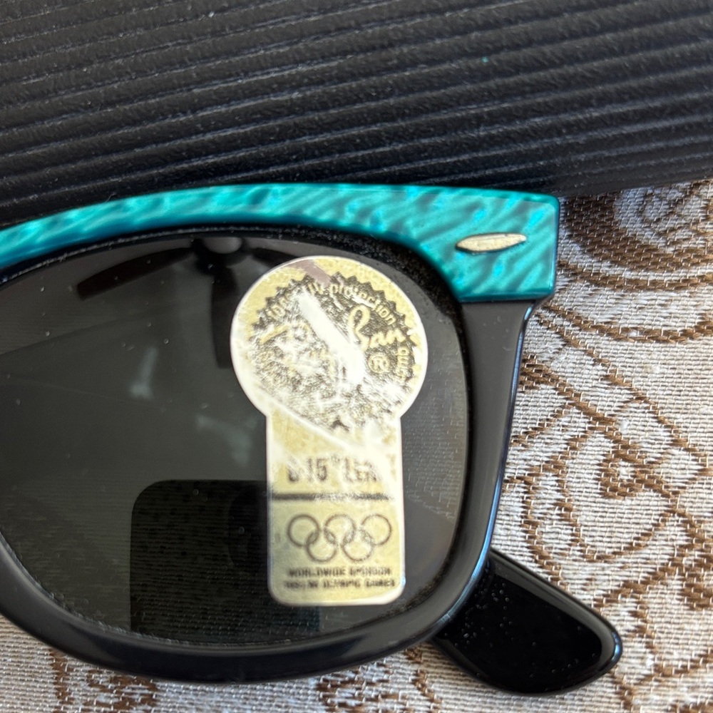 Ray-Ban Wayfarer Street Neat Sunglasses- New with box and case - Picture 2 of 9